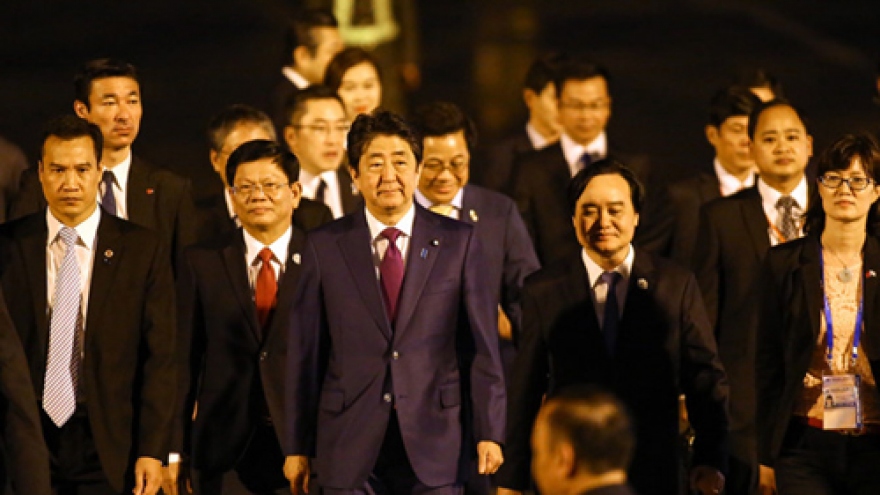 APEC 2017: Japanese PM arrives in Da Nang 