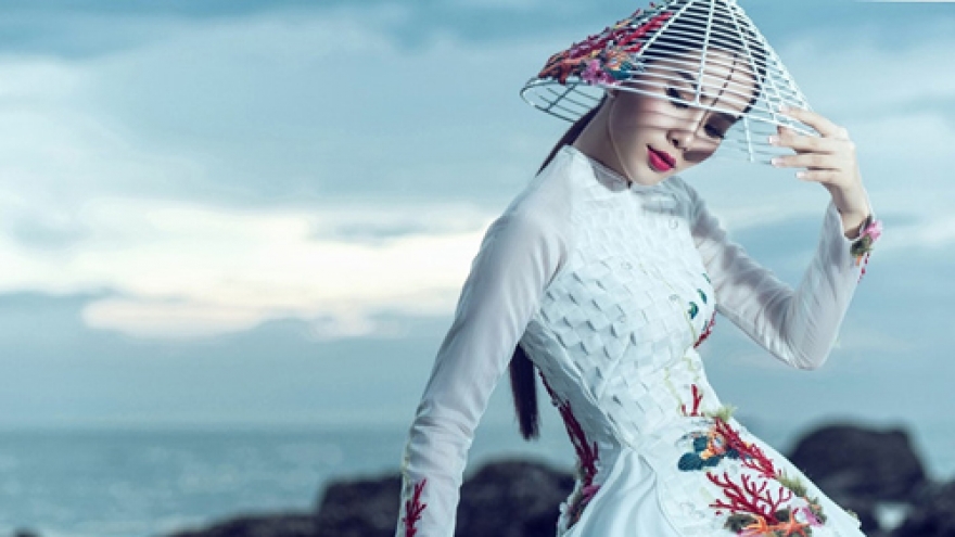 Nam Em prepares stylized traditional garment for Miss Earth 2016