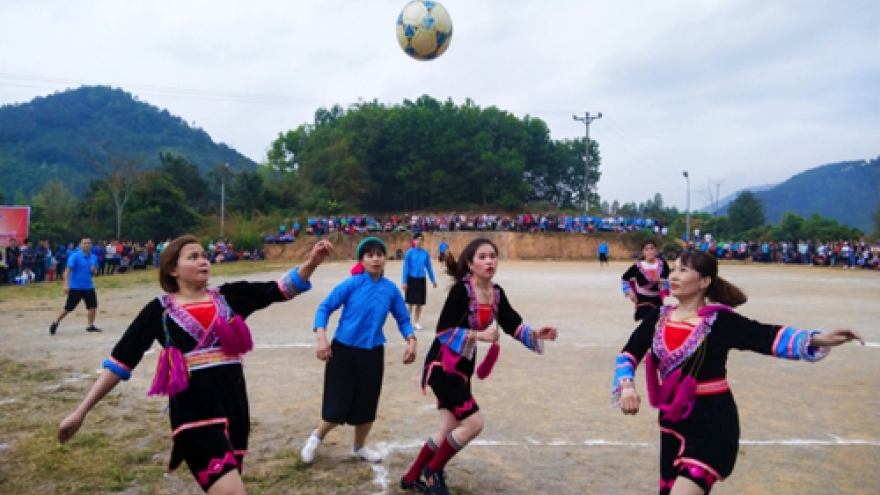 Women’s football match held between Dao and San Chi ethnic groups