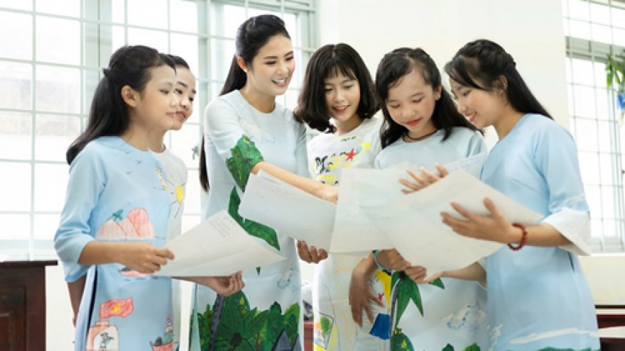 Ngoc Han helps raise environmental awareness of Phu Quoc students