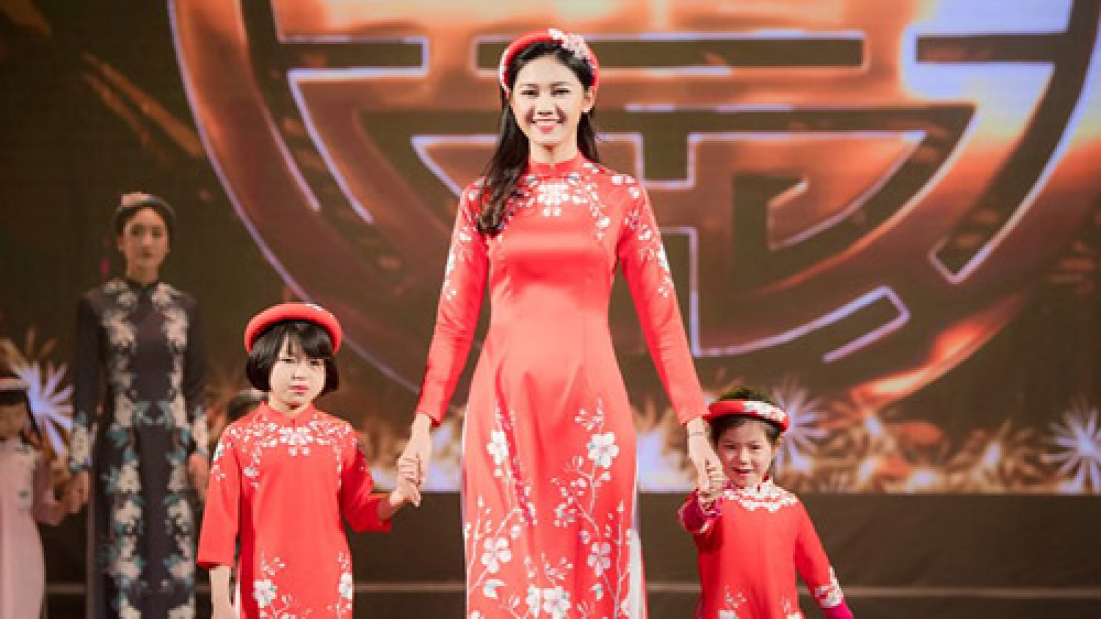 Models enthral in Ngoc Han’s Ao Dai designs