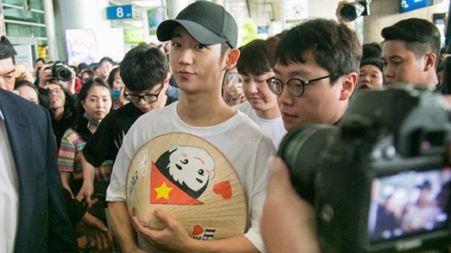 Korean movie star Jung Hae In welcomed in Vietnam