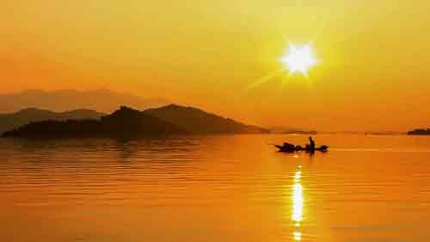 Beautiful scenery of Nui Coc Lake