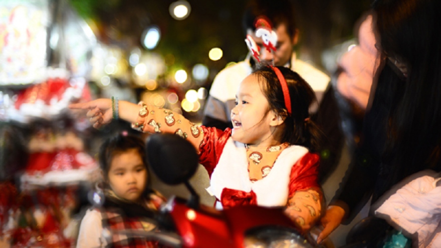 Children looking to Christmas celebration in Hanoi