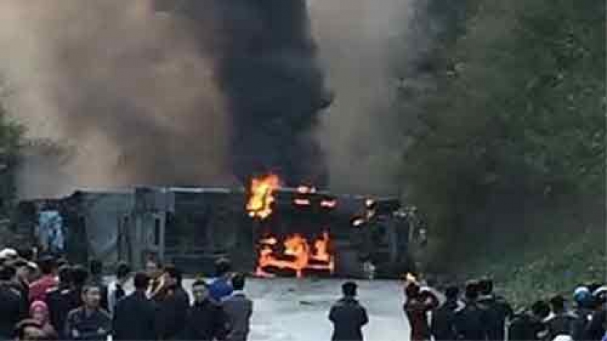 At least eight Vietnamese killed in Laos bus explosion 