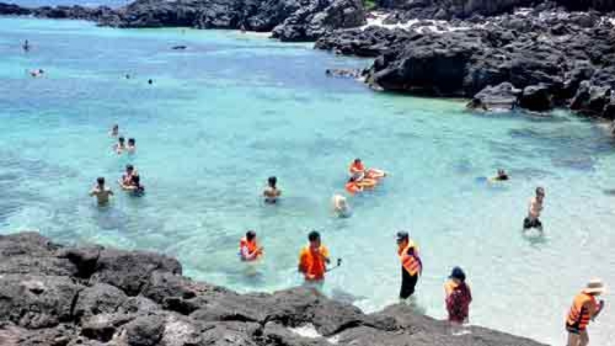 An Binh Island attracts tourists