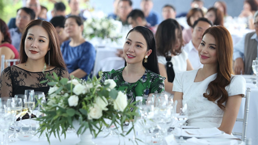 Pham Huong, Phuong Lan radiant at EcoPark event