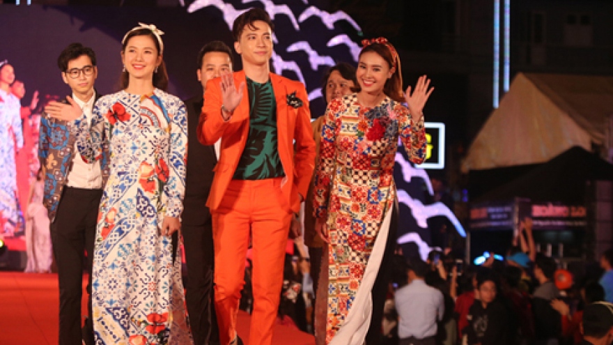 Celebrities attend closing ceremony of Vietnam Film Festival