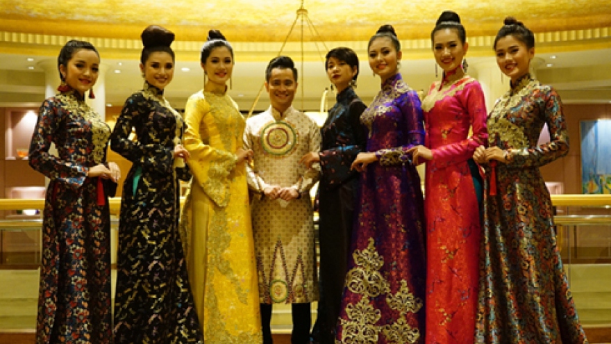 Designer Nhat Dung introduces Ao Dai collection in Thailand
