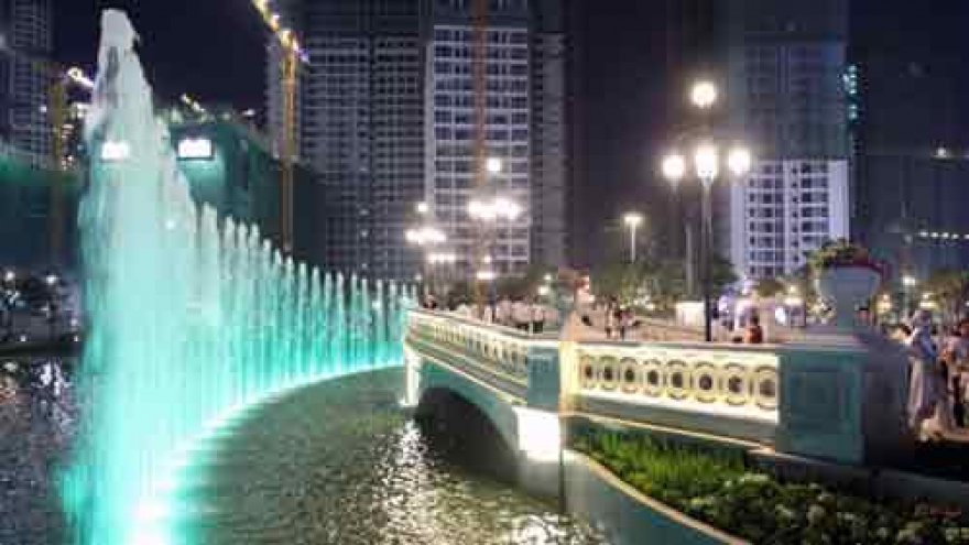 Saigon opens its biggest-ever riverside park