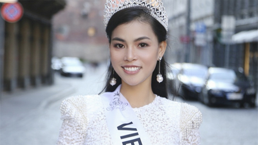 Quynh Nhu awarded first runner-up title in Miss & Mrs Top of the world