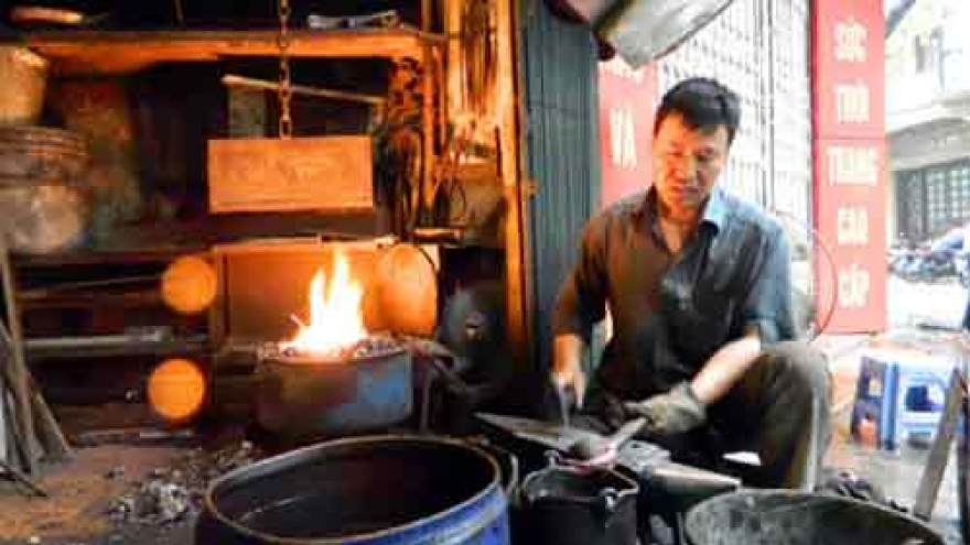 Last blacksmith in Hanoi’s Old Quarter