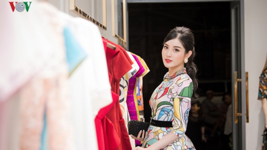 Beauty queens partake in grand opening of designer Thanh Hoa’s showroom