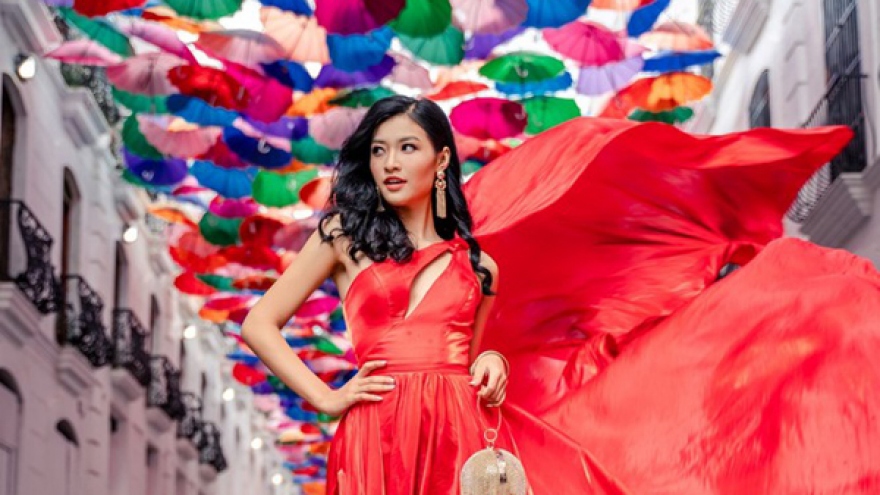 Kieu Loan comes sixth in Top 21 at Historic Crowns Fashion Show