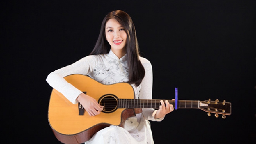 Thuy Tien releases self-introduction photos at Miss International 2018