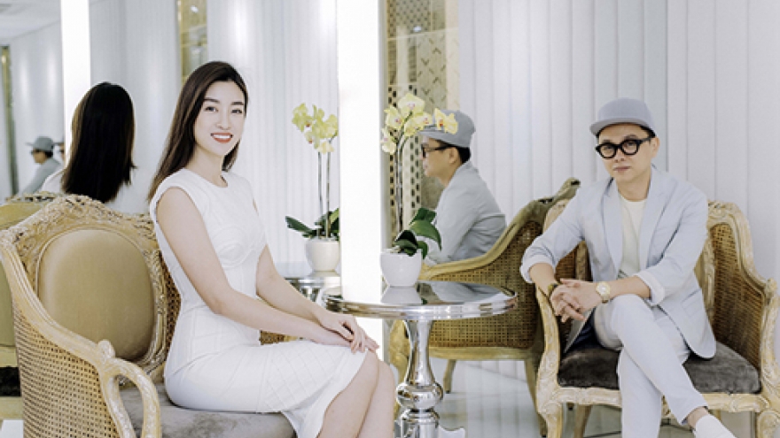 Celebrities join styling session for Cong Tri’s fashion show