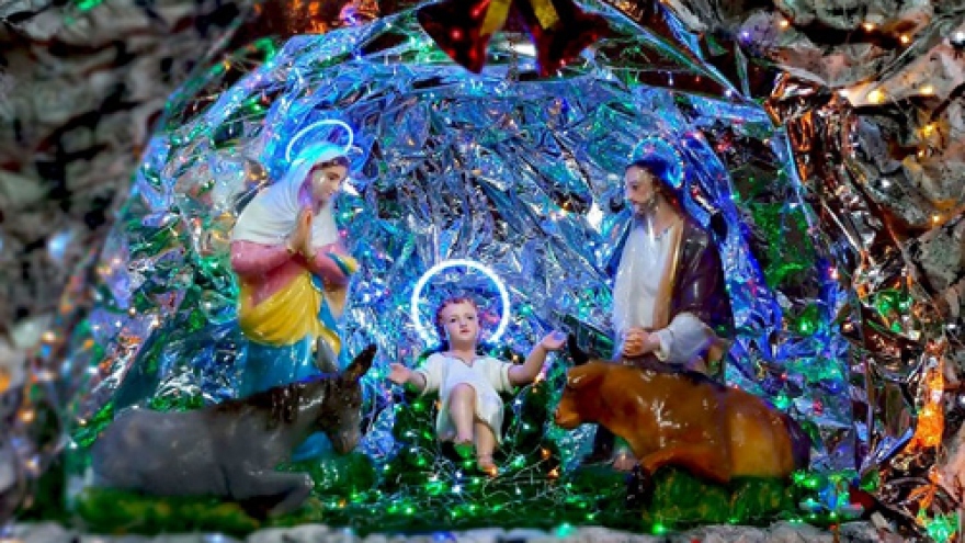 Christmas atmosphere descends on churches and cathedrals in Hanoi, HCMC