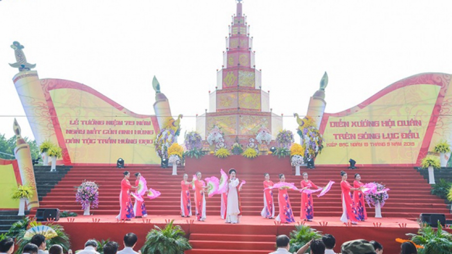 Con Son-Kiep Bac Autumn Festival excites crowds in Hai Duong
