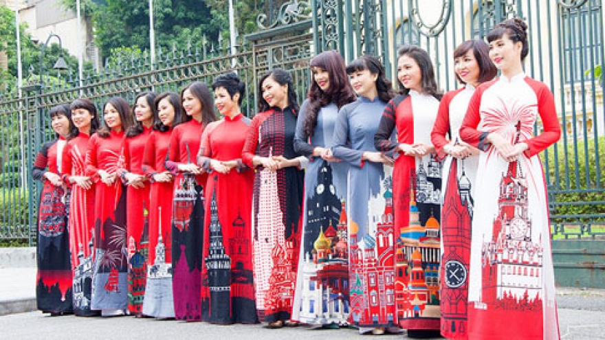 Vietnamese designer launches Russia inspired Ao dai collection 