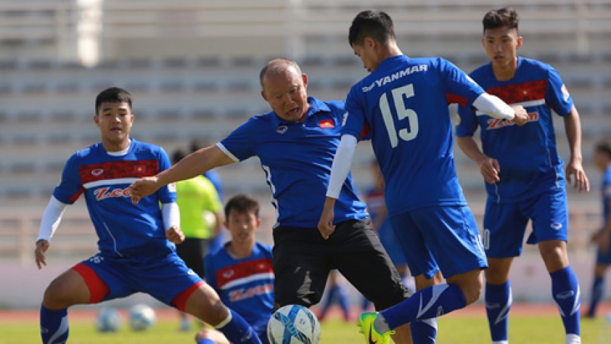 Vietnam U23 squad take training in Thailand