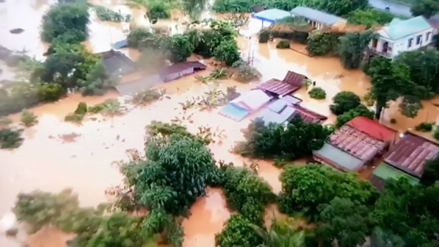 Heavy rain leaves hundreds of homes submerged in Huong Hoa district