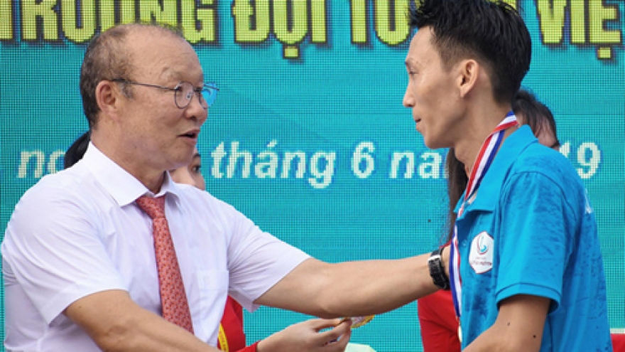 National team coach Park Hang-seo receives warm reception in Quang Ngai