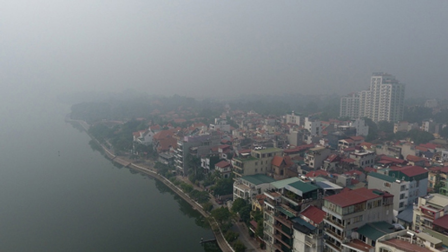 Thick fog shrouds Hanoi leading to low visibility