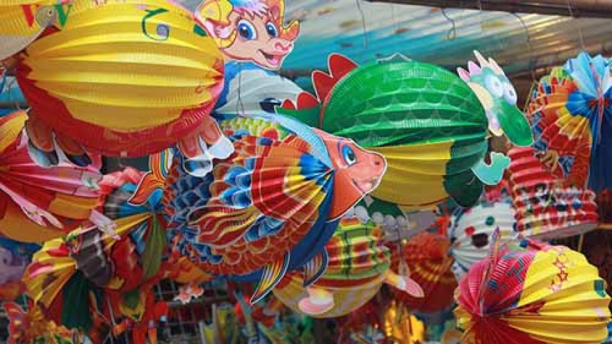 Hang Ma Street bustling with Mid-Autumn Festival toys 