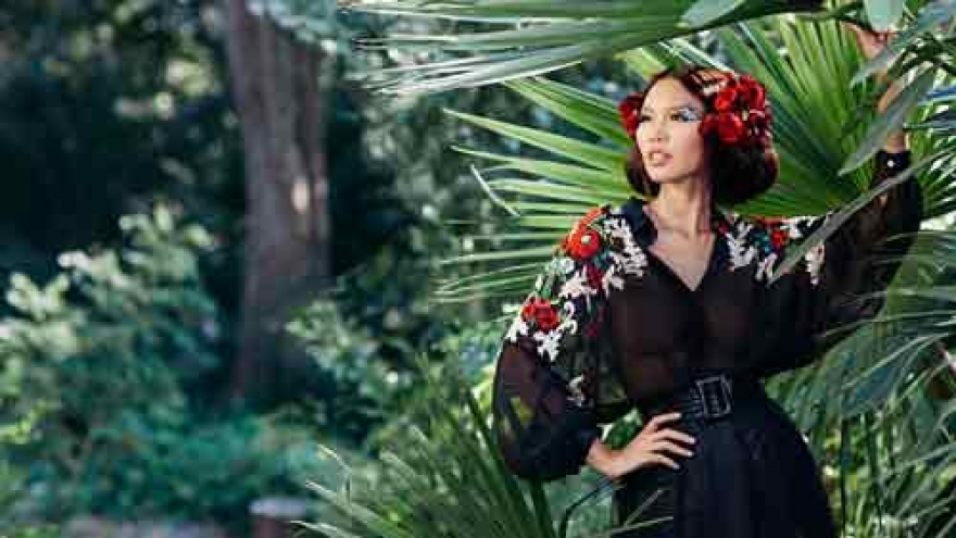 HCM City fashion event features wild floral hairstyles 