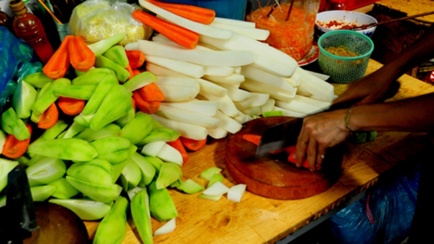 Saigon veggie market takes root for Parents’ Festival