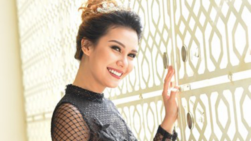 Angelia Ong beguiles in black at Hanoi Miss Earth casting