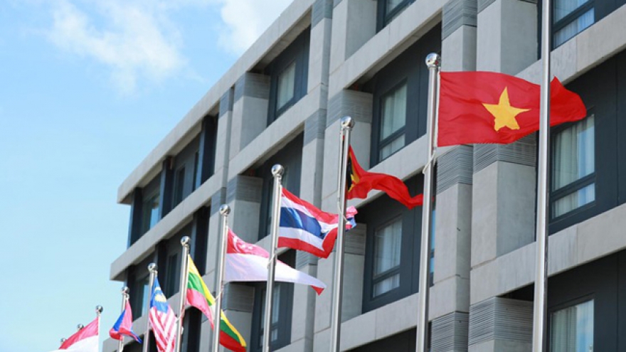 Vietnam takes part in flag raising ceremony at SEA Games 30