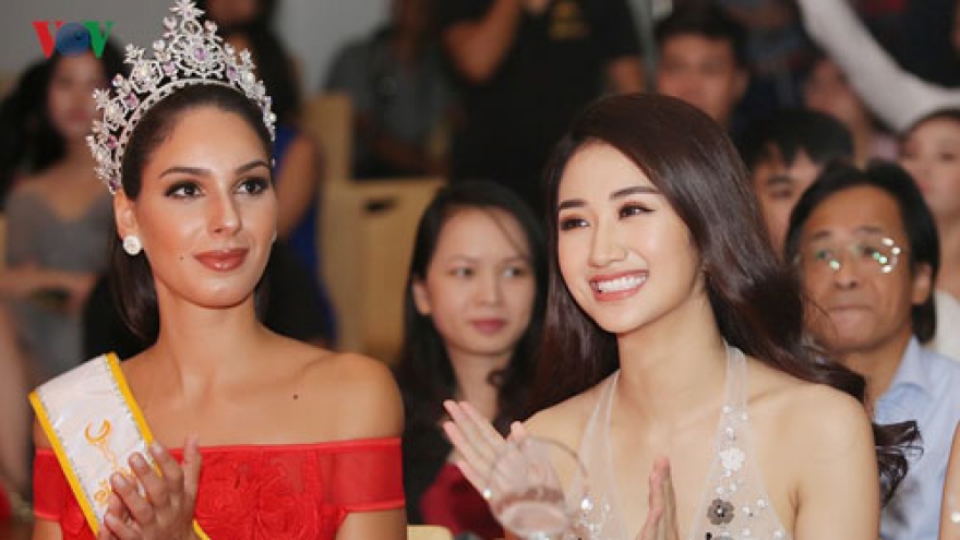 Beauty queens gather at Hanoi event