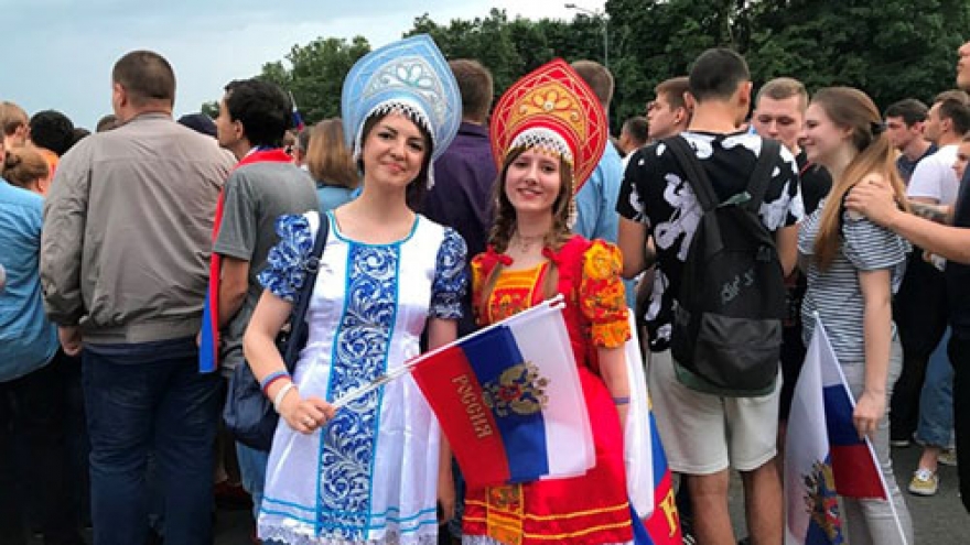 Crowds fill Moscow’s Fanzone for Russia-Egypt match