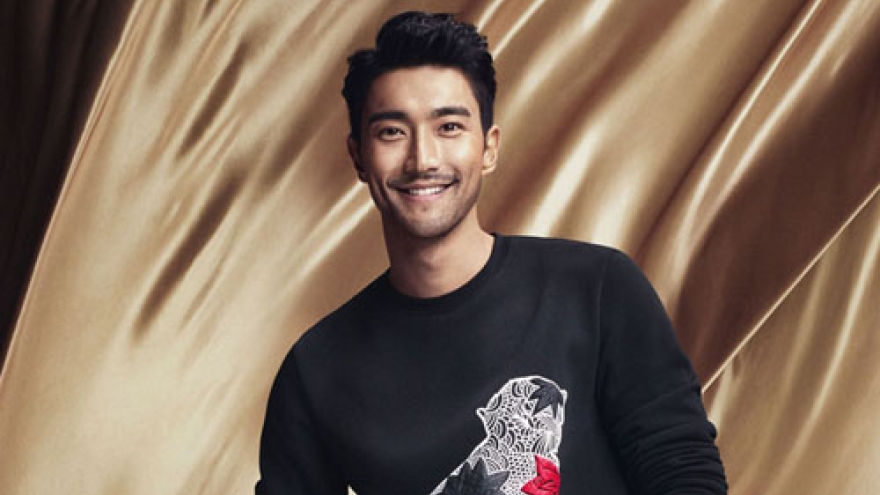 Vietnamese fans give rousing welcome to Korean singer Choi Siwon 