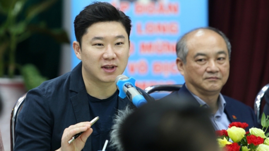 Olympic shooting champion Jin Jong Oh visits Vietnam