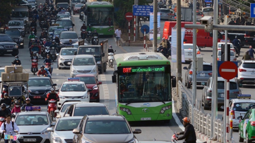 Posh new buses with leather seats come to Hanoi