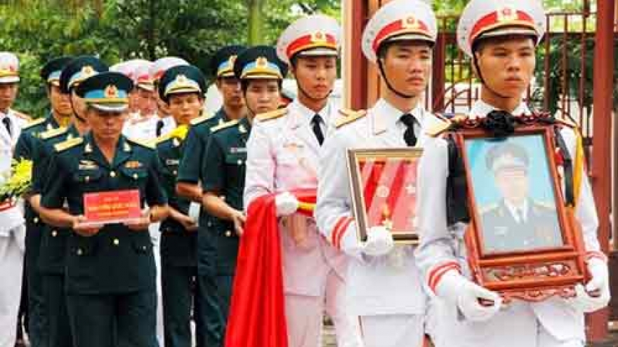 Thousands gather to pay final respects to soldiers of CASA 212 crash