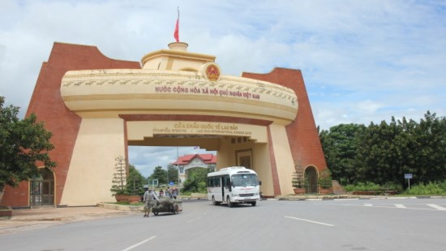 3,000 Vietnamese labourers in Laos return home