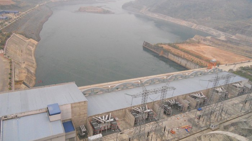 Vietnam continues buying electricity from China, Laos