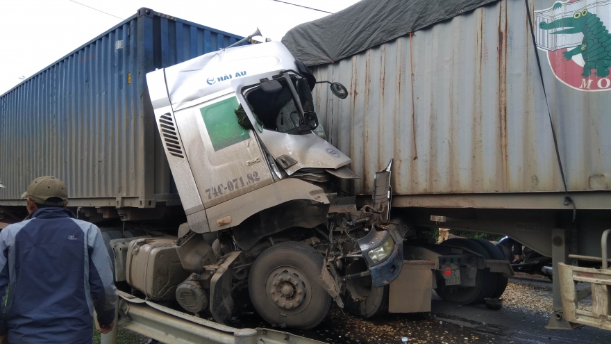 One dead after head-on container truck collision