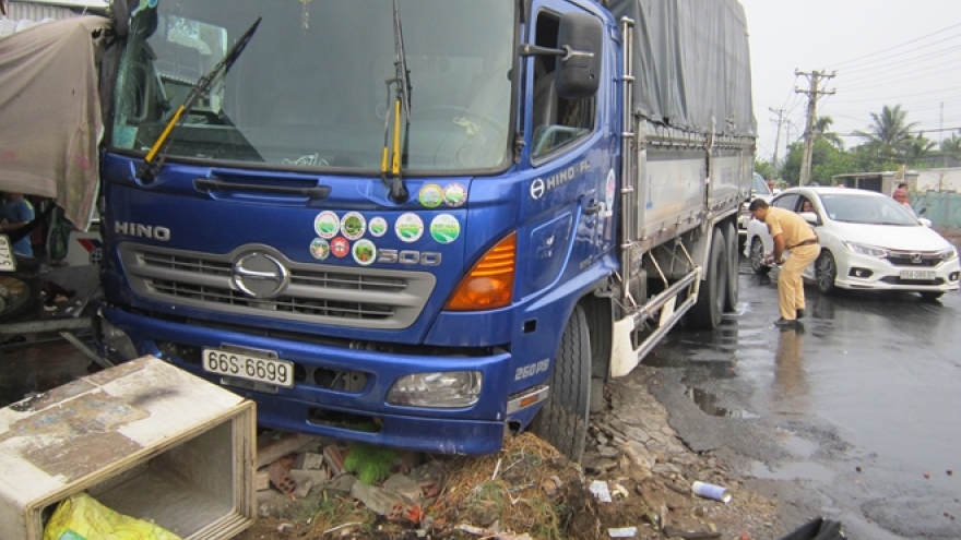 Dong Thap truck accident leaves one woman dead 