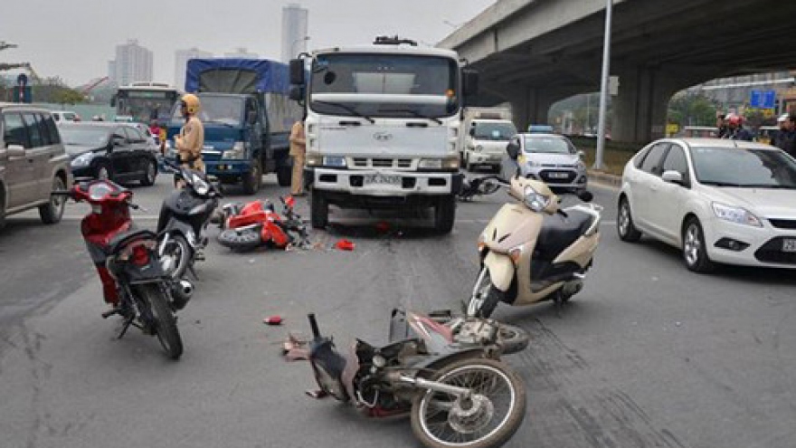 
        5 killed in traffic accident in City's Thu Duc District
                              