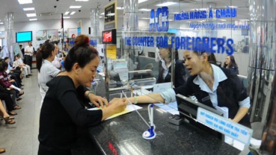 Vietnam considers allowing foreigners to open savings accounts