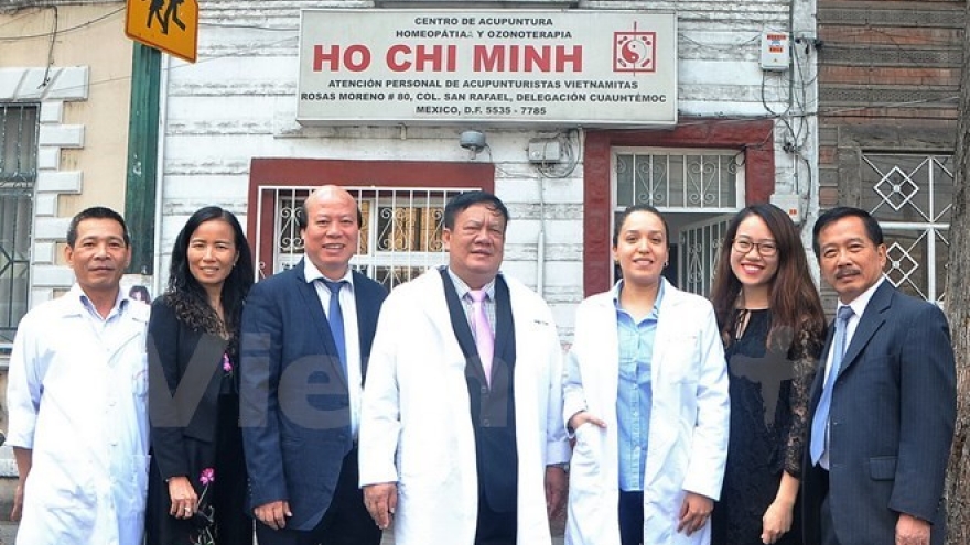 Vietnam, Mexico strengthen work on acupuncture therapy