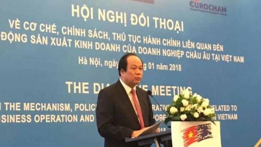 More administrative procedures cut to support foreign firms