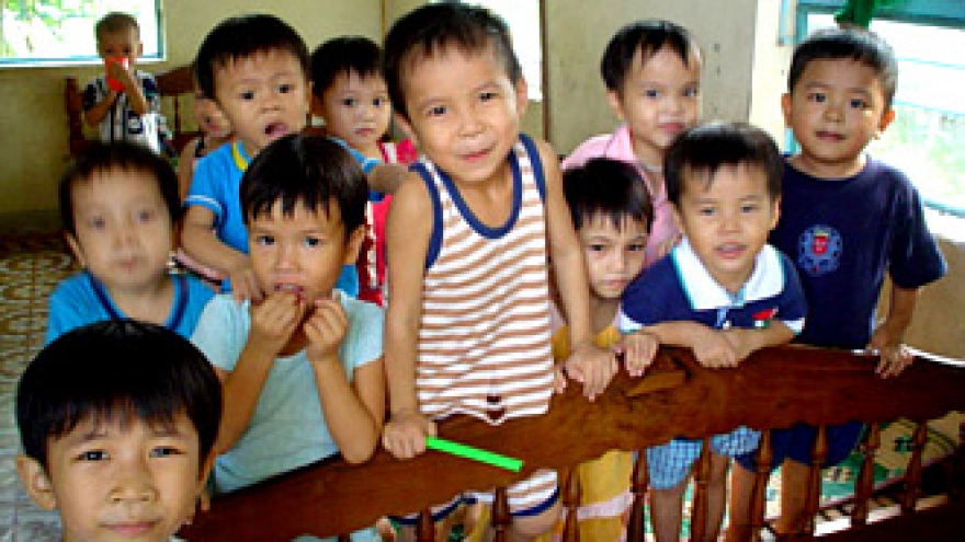 Seminar discusses int’l experience in child adoption