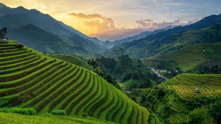 Vietnam tourist attractions on foreign newspapers