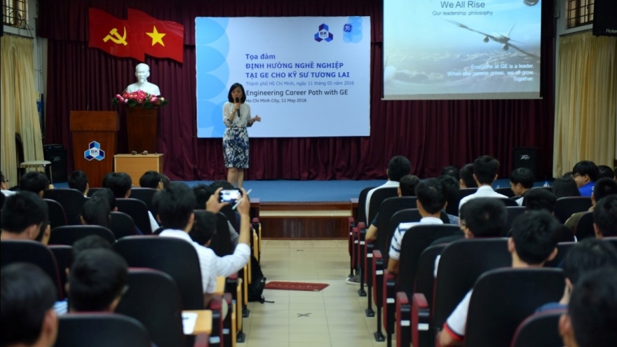 
        GE accompanies future engineers
                              