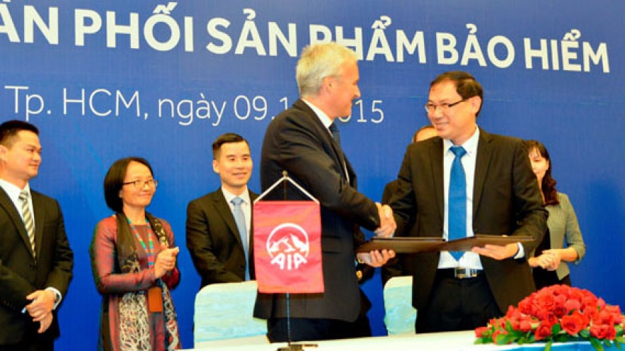 AIA Vietnam, ACB sign bancassurance deal